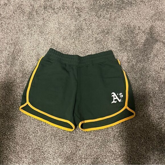 New Era, MLB, Oakland As Athletics fleece shorts - Picture 1 of 10